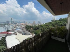 Charming Condo in Sri Racha