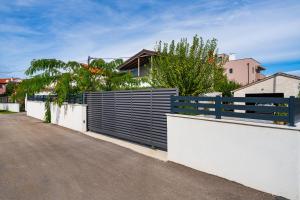 Apartman sa bazenom u Ninu A1 