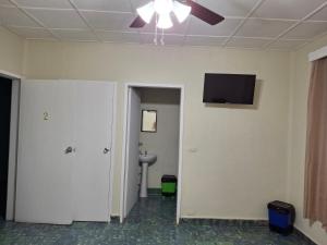 Hostal primaveras nest centro santa ana hab2