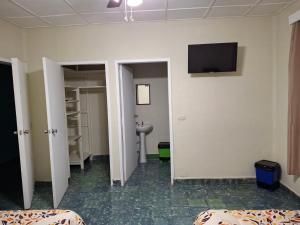 Hostal primaveras nest centro santa ana hab2