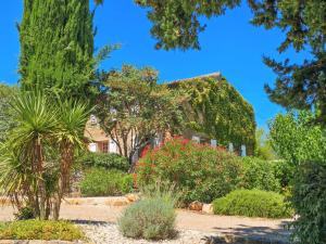 Lodges Domaine de Conillieres : Appartement - Vue sur Jardin