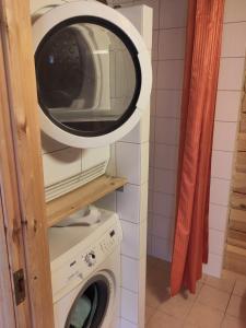Coazy cabin with sauna