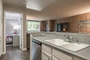 Crestview Bldg A #49 - Spacious 2 Bedroom, 2 Bathroom, Sleeps 7 - Close to Canyon Lodge and Village