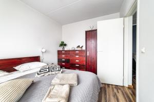 Top floor near ferry terminal - free parking