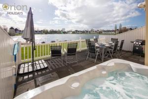 Windrush Lake 82, Puffin Lodge - P