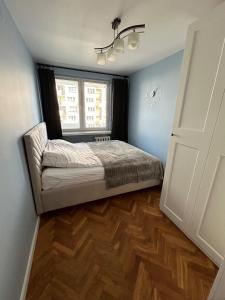 Central Apartment with Workspace