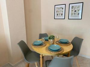 1 min to Beach and Marina