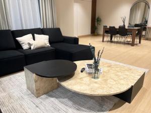 The Charming Place - شقة عائلية فاخرة في الخبر بثلاث غرف نوم