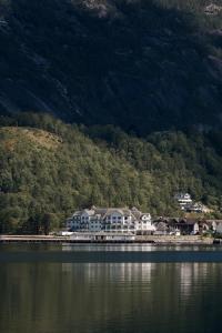Superior Twin Room with Sea View room in Quality Hotel Vøringfoss