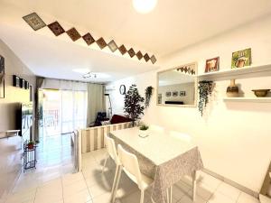 Apartsalou Blau Mari
