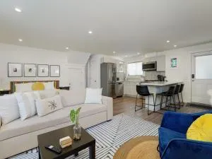 Fairfield Estate Coach House - 30-Day Stay, steps from Cook Street Village by Victoria Prime! - Langford