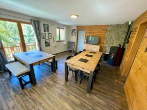 Chalets Le Tout Schuss Chalet, SPA Prive, piste de ski a 100m : photos des chambres