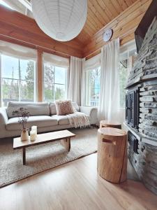 RUKA, RiversideVilla with Sauna, Fireplace, Terrace, Wifi, Aurora, Swimming