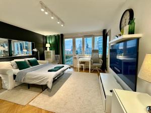 GREEN 3 metro WiFi 65’TV Netflix HBO AppleTV AmazonTV Disney