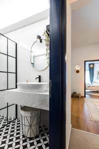 Luxury Suite Centre Thessaloniki with Balcony