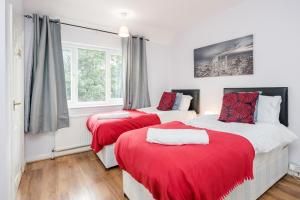 Everything You Need I Super Comfy I Sleeps 7 I WiFi I Parking I 4BDR