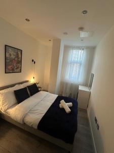 Retro Suite a luxury apartment with king size bed Wii games and entertainment