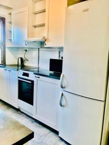 2 Bedroom Apartment with Private Sauna for 5 people 15 mins to Helsinki 56sq mt min 2 nights