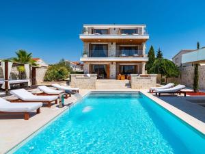 Villa in Pola a with Swimming Pool