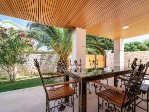 Villa in Pola a with Swimming Pool