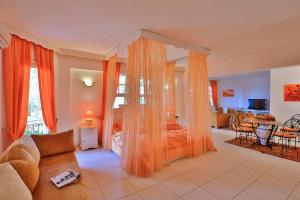 Honeymoon Suite with Side Sea View room in Villa Hotel Tamara