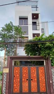 Phòng Gia đình Nhìn ra Vườn (Family Room with Garden View)