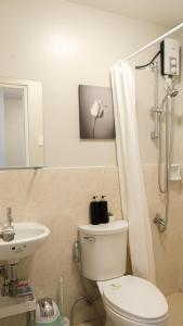 Cozy 1-bed unit near SRP Talisay Cebu