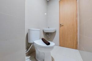 Homey and Comfort Studio Apartment at B Residence By Travelio