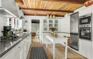 3 Bedroom Cozy Home In Hals