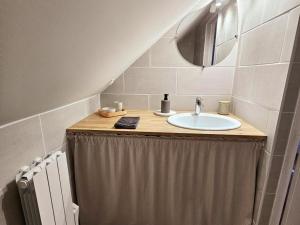 Maisons de vacances Gite charme avec jardin et WIFI proche chateaux Loire - FR-1-381-597 : photos des chambres