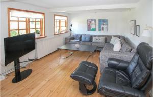 4 Bedroom Cozy Home In Samsø