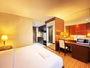 Fancy and Nice Studio at El Royale Apartment By Travelio