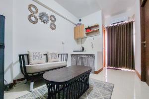 Homey and Cozy Stay 1BR Loftvilles City Apartment By Travelio