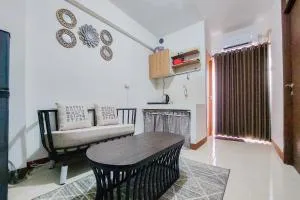 Homey and Cozy Stay 1BR Loftvilles City Apartment By Travelio - Dukuh