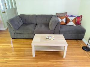Monthly stay 2 Bedroom Upper floor suite near SFU & Skytrain