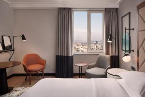 Executive King Room with Panoramic City View - Lounge Access room in Movenpick Hotel Istanbul