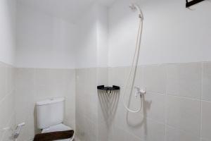 Homey Studio (No Kitchen) Urbantown Serpong Apartment By Travelio