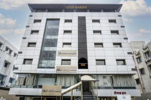 Super Townhouse OAK Regal Inn Near Sant Tukaram Nagar Metro Station