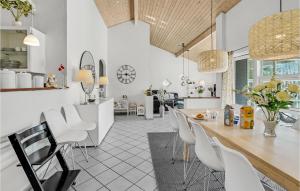 Four-Bedroom Holiday Home In Vaggerlose