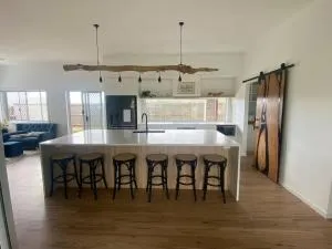 Rules Beach House QLD 4674- Opt 2 - 3BDR Unit, 2BR - Deepwater