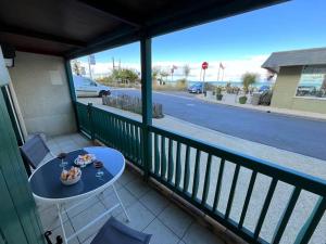Appartements La Passerelle - Terrace and balcony with sea view : photos des chambres