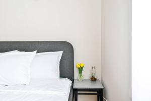 Creative 70s-Inspired Stay Center Parking