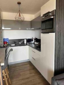 Appartements 2 pieces magnifique vue mer et montagne : photos des chambres