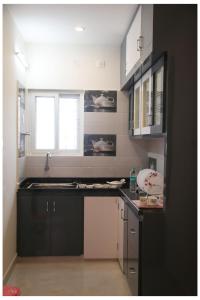 Padmavathi Homestay -2BHK 1BHK AC Apartments for group of families - Best location - Flyover to Alipiri gate - Walk to PS4 Veg Restaurant - Modular Kitchen - Super fast Wi-Fi- Near to Tirupati Bus Stand 2 KM-Near to Railway Station 2KM