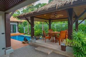 SeTroVa Bali Pool Villa Rawai ,Phuket