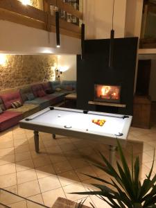 Villa Baptiste Spa Sauna Billard Piano ping-pong baby-foot Piscine près de Bordeaux