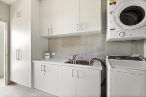 Villa Dante - walk to town - brand new town house