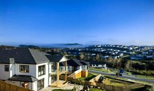 Orewa New house with view on deck near Cafe,bush & river