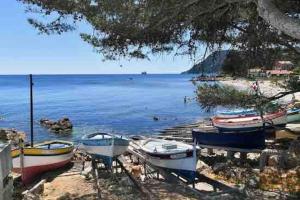 T3 lumineux et climatisé à 300m des plages