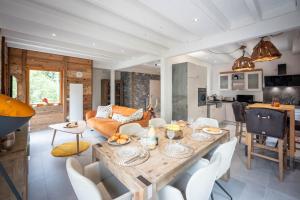 Chalets Chalet Mokki, bain nordique, balneo et sauna : photos des chambres